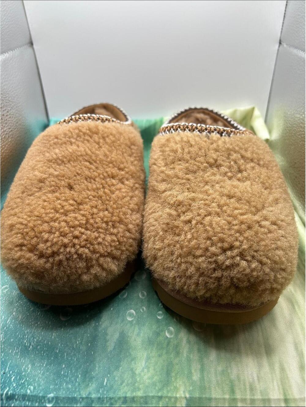 New Women’s UGG Tasman Maxi Curly Slippers – Chestnut size 8 new with box